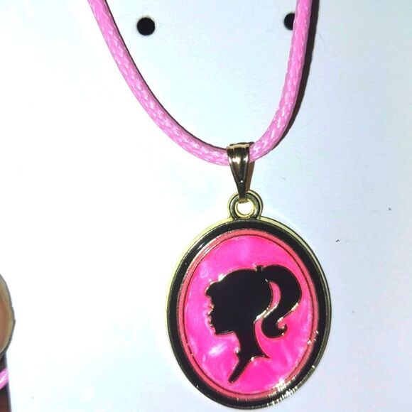 Beautiful barbie necklace for women and kids - Picture 5 of 7